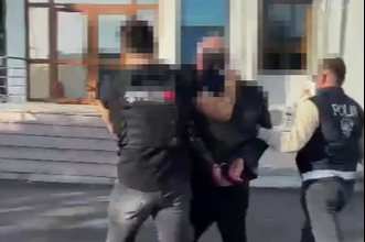 POLİS UYGULAMASINA TAKILDI… SAHTE EMNİYET MÜDÜRÜ TUTUKLANDI