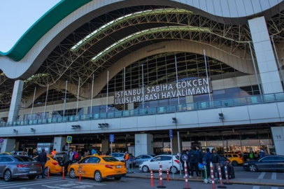SABİHA GÖKÇEN HAVALİMANI’NDA POLNET ARIZASI YOLCULARI BEKLETTİ