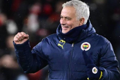 FENERBAHÇE YÖNETİMİ MOURİNHO İLE DEVAM ETME KARARI ALDI