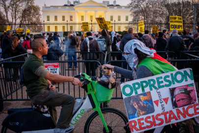 BEYAZ SARAY ÖNÜNDE FİLİSTİN PROTESTOSU