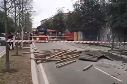 ÜMRANİYE'DE İNŞAAT İSKELESİ ÇÖKTÜ