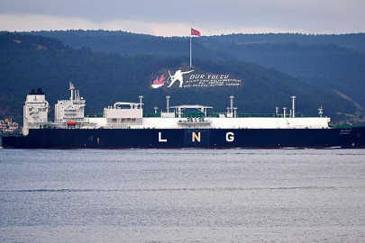 ÇANAKKALE BOĞAZI’NDA TANKER KARAYA OTURDU