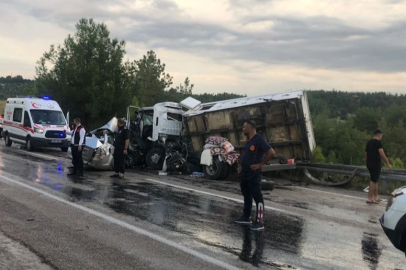 OSMANİYE'DE TIR VE KAMYON ÇARPIŞTI: 3 YARALI