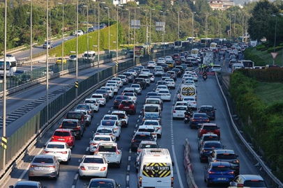 İSTANBUL’DA  TRAFİK YOĞUNLUĞU ARTTI