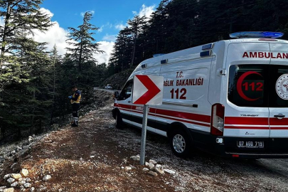 ANTALYA'DA TİCARİ ARAÇ DEVRİLDİ: 2 YARALI